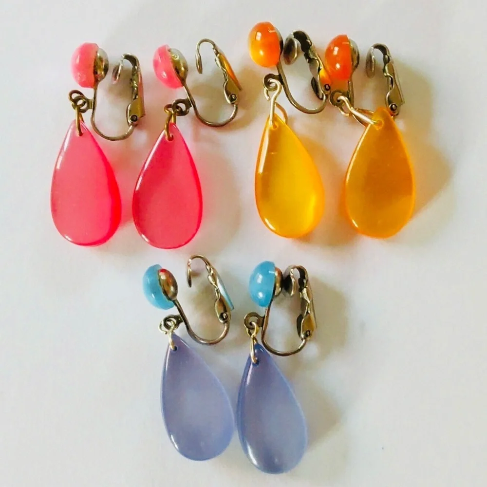 Vintage lucite MoonGlow tear drop clip earrings 60s